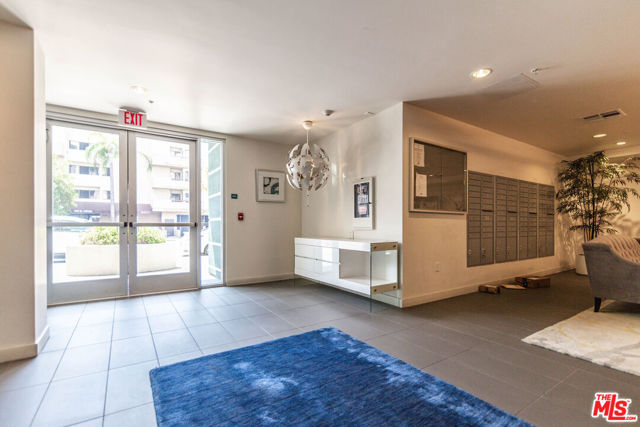 436 S Virgil Avenue, Los Angeles CA: https://media.crmls.org/mediaz/fa808115-829f-49a0-9c3e-485a08df6f84.jpg