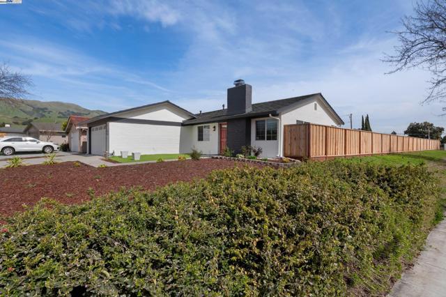 1300 Cirolero St, Milpitas CA: https://media.crmls.org/mediaz/fa80d1a7-8933-49f5-a1a0-98e420c76bf9.jpg