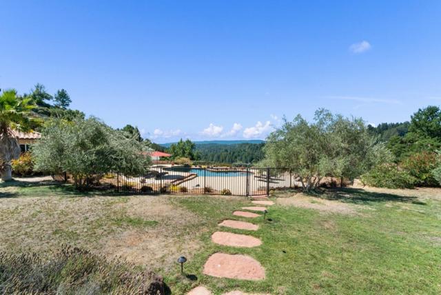 2053 Weston Road, Scotts Valley CA: https://media.crmls.org/mediaz/fa80f53e-de7d-4bb7-8a19-85e852e943d1.jpg