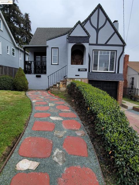 3504 68Th Ave, Oakland CA: https://media.crmls.org/mediaz/fa81aece-a4b2-4a4d-b00b-bbb3e1a5d94c.jpg