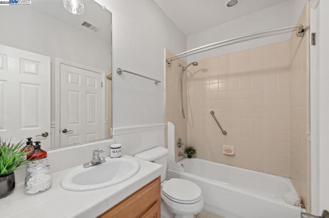 5640 Carnegie Way, Livermore CA: https://media.crmls.org/mediaz/fa82283f-e778-4db8-89bd-ceb66a71bdaa.jpg