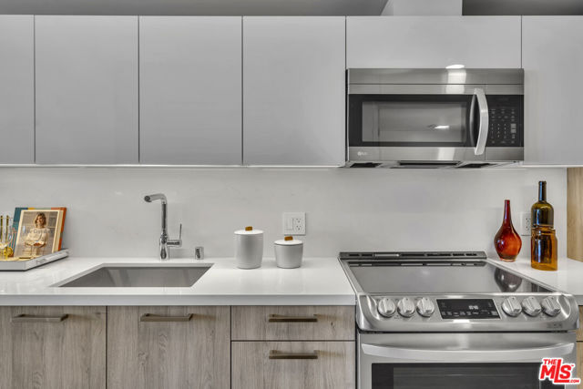 2801 Sunset Place, Los Angeles CA: https://media.crmls.org/mediaz/fa823578-783b-42c5-9077-858d4c15215c.jpg