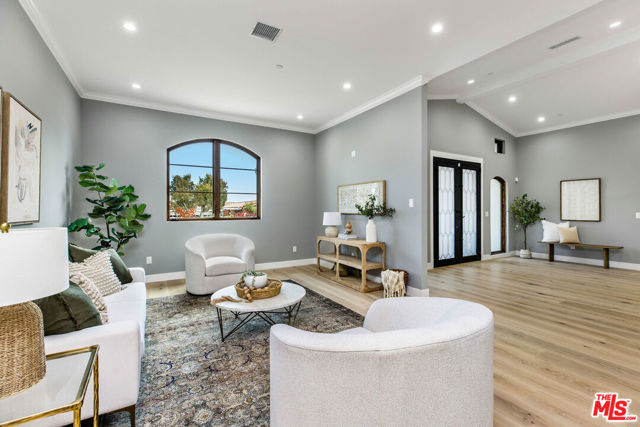 6888 Alta Vista Drive, Rancho Palos Verdes CA: https://media.crmls.org/mediaz/fa83059d-86e0-459d-98e5-cc06c528528e.jpg
