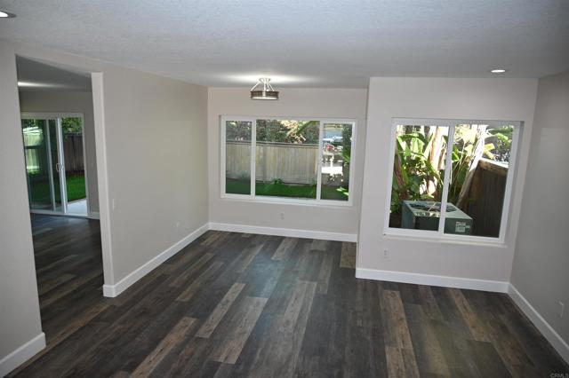 Detail Gallery Image 5 of 15 For 6706 Xana Way, Carlsbad,  CA 92009 - 4 Beds | 2/1 Baths