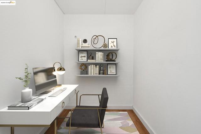 1 Kelton Ct, Oakland CA: https://media.crmls.org/mediaz/fa834e9c-38a4-42c9-bf89-fae96b97ad05.jpg
