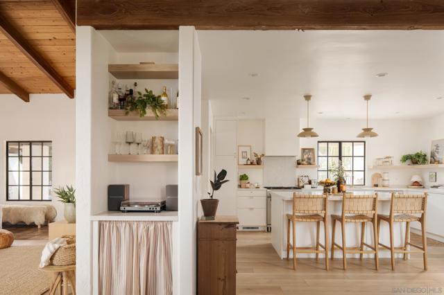 5615 Via Montellano, Bonsall CA: https://media.crmls.org/mediaz/fa836de0-47d5-4f54-802d-0b97f580959a.jpg
