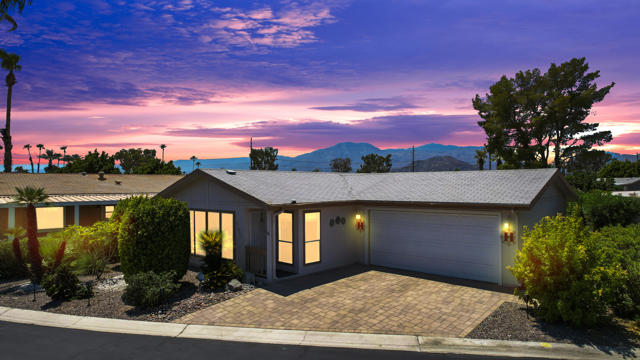 47867 Los Amigos Court, Indio CA: https://media.crmls.org/mediaz/fa846f9c-c3e9-4a88-82ba-922c678a8d7a.jpg