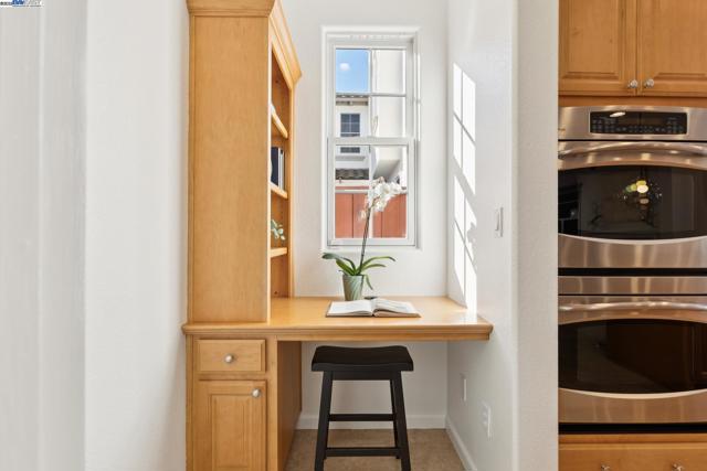 5 Cornelius Sq, Alameda CA: https://media.crmls.org/mediaz/fa84ae5a-6ee8-4e0a-926b-f772636d1ef3.jpg