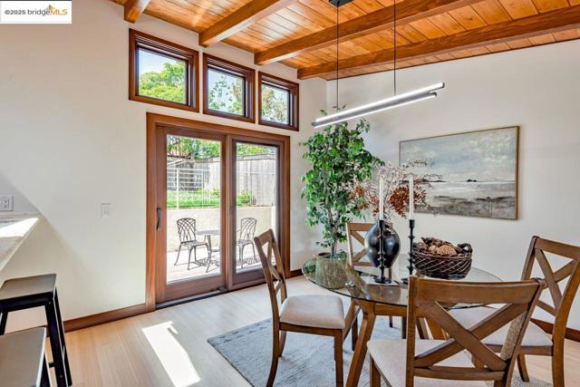 6815 Paso Robles Dr, Oakland CA: https://media.crmls.org/mediaz/fa8670d3-53e7-4b6d-a09d-b7916dc3a0b2.jpg