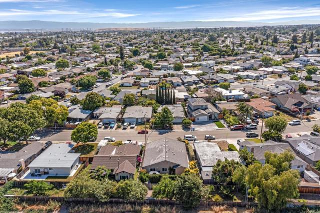 43270 Newport, Fremont CA: https://media.crmls.org/mediaz/fa86f5ea-7c3c-496a-b352-fcc2b0966382.jpg