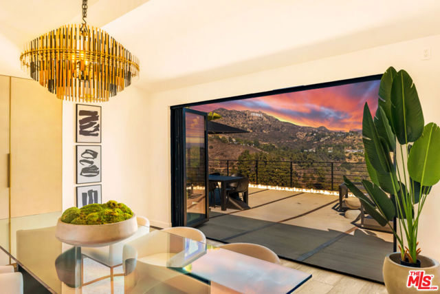 2960 LAKERIDGE Drive, Los Angeles CA: https://media.crmls.org/mediaz/fa87569e-46a4-402e-8ea6-c0d66ad01891.jpg