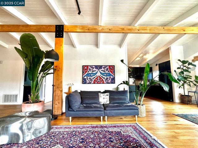 5915 ALHAMBRA AVE, Oakland CA: https://media.crmls.org/mediaz/fa878184-d968-4ae6-9d52-830b83db0f7d.jpg