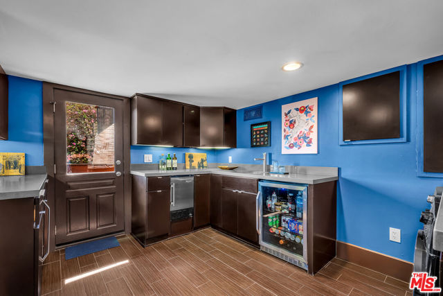 1948 Sunflower Avenue, Los Angeles CA: https://media.crmls.org/mediaz/fa879856-d3a2-415b-94df-5a08d80a3601.jpg