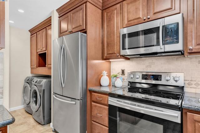 7602 Arbor Creek Cir, Dublin CA: https://media.crmls.org/mediaz/fa87c6a5-9868-4b58-881d-16726eb02689.jpg