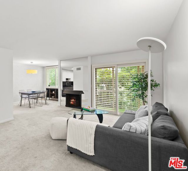 927 North Kings Road, 212 photo 2