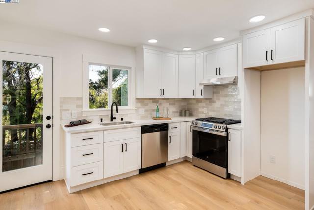 5731 Hermann St, Oakland CA: https://media.crmls.org/mediaz/fa87ecd0-2c7b-414c-8cea-503509b06b0e.jpg