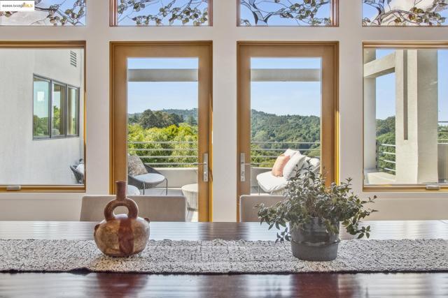12688 Brookpark Road, Oakland CA: https://media.crmls.org/mediaz/fa881d4a-20d6-42bf-9bef-cf83f60a7a6c.jpg
