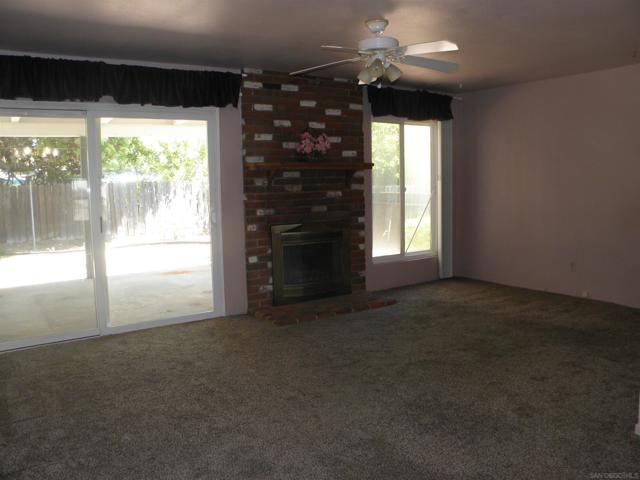 6707 Mineral Dr, San Diego CA: https://media.crmls.org/mediaz/fa882546-1c14-4048-8cc6-efcd5c74dbf8.jpg