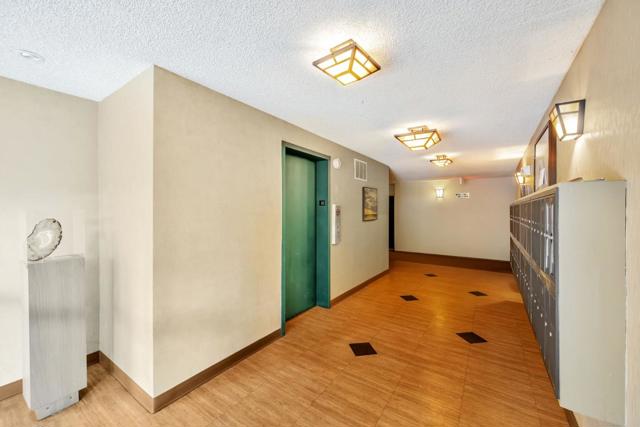 377 Mandarin Drive, Daly City CA: https://media.crmls.org/mediaz/fa8887c0-01fd-41c3-a429-b91a092488ea.jpg