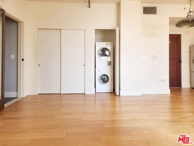 460 S Spring Street, Los Angeles CA: https://media.crmls.org/mediaz/fa88e14f-73c3-4b46-b072-1a263c056ca8.jpg
