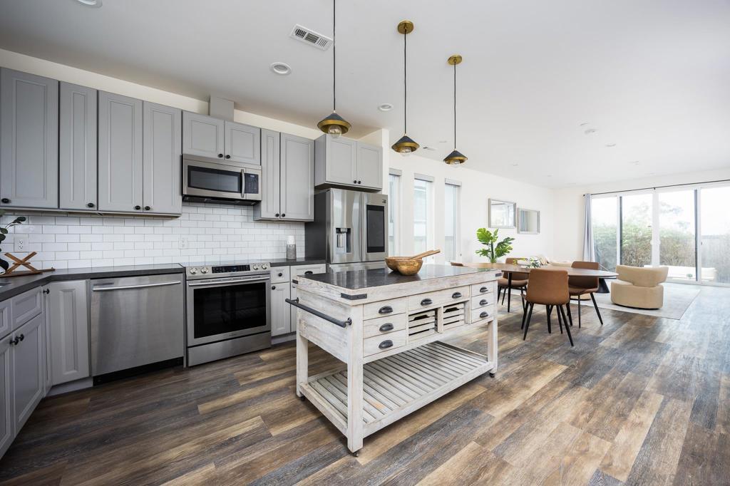 3260 Broadway