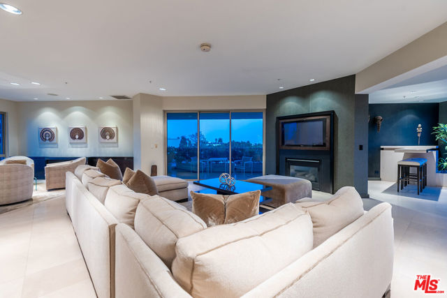 10490 Wilshire Boulevard, Los Angeles CA: https://media.crmls.org/mediaz/fa89b647-f369-4457-b463-d1855ae3eded.jpg