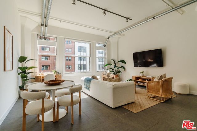 939 S Broadway, Los Angeles CA: https://media.crmls.org/mediaz/fa89f624-6896-44a8-b15c-fae36169ceab.jpg