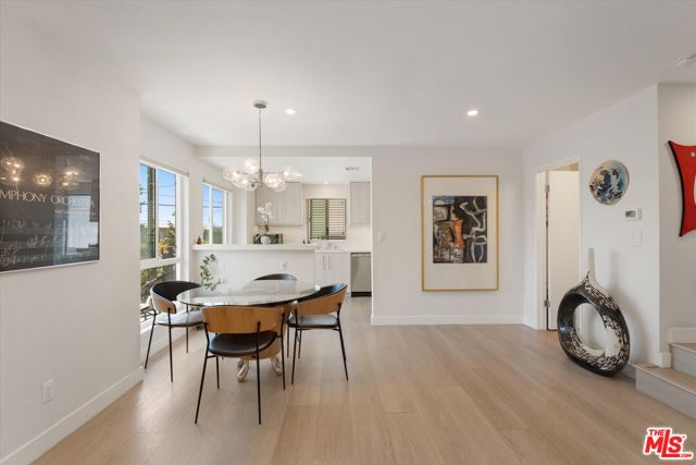 737 Pier Avenue, Santa Monica CA: https://media.crmls.org/mediaz/fa8a12e3-890f-40a6-96d4-9c8ca2fc1621.jpg