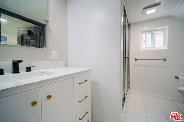 308 13th Street, Seal Beach CA: https://media.crmls.org/mediaz/fa8a49ac-b601-4557-9a8f-92dea6b79471.jpg