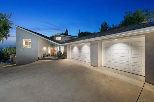 10164 Vivera Dr, La Mesa CA: https://media.crmls.org/mediaz/fa8b1d18-fd17-4fc0-a7f1-df4ea93022ff.jpg