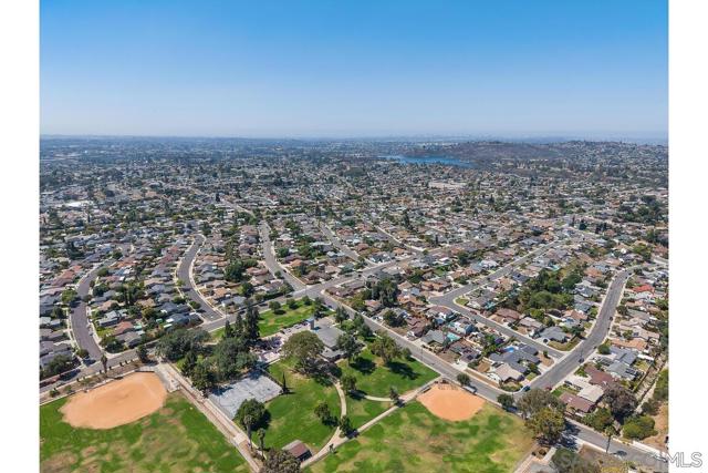 6387 Lake Badin Ave, San Diego CA: https://media.crmls.org/mediaz/fa8b2022-5078-4995-8b1a-db9d932fcfaa.jpg