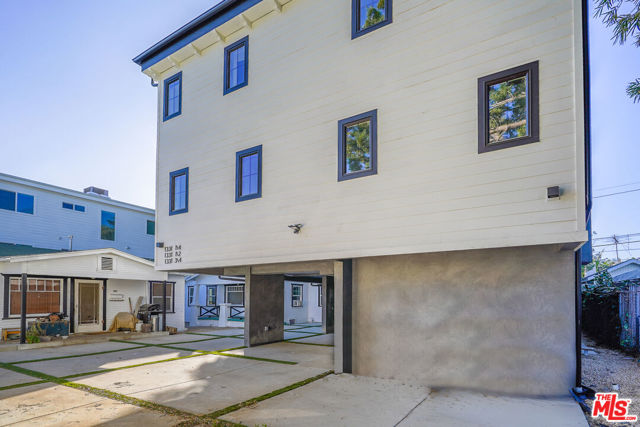 1331 N June Street, Los Angeles CA: https://media.crmls.org/mediaz/fa8b9f3a-4399-4e71-a07e-fbd6bbc8854b.jpg