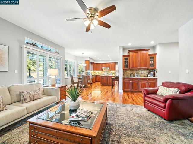 3052 Miwok Way, Clayton CA: https://media.crmls.org/mediaz/fa8bbbbd-5e68-4f2b-8b99-1792e86ea47b.jpg