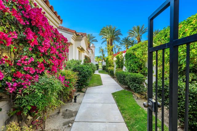 149 Rain Bird Circle, Palm Desert CA: https://media.crmls.org/mediaz/fa8bfe0d-5b8d-456e-86f3-5ee92c5e6315.jpg