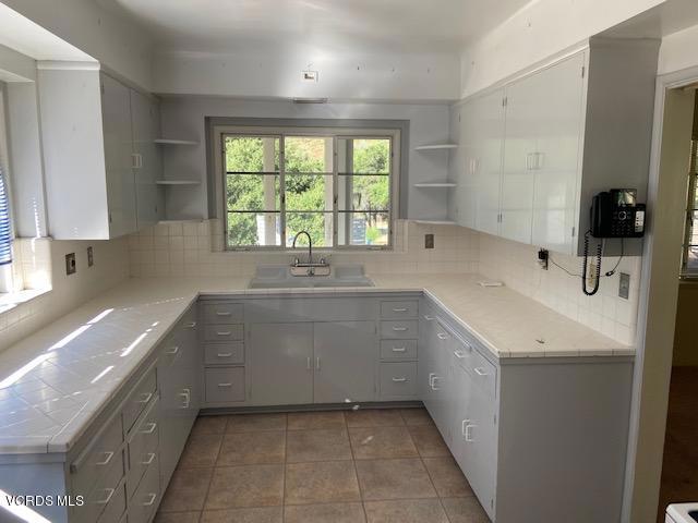 16350 Maricopa Highway, Ojai CA: https://media.crmls.org/mediaz/fa8c3aaf-347d-47c5-8b92-224dba26adb9.jpg