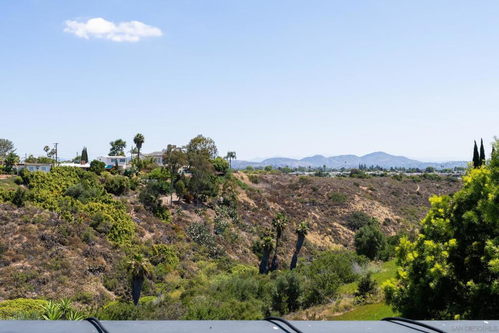 https://media.crmls.org/mediaz/fa8c95b4-3032-4fd6-b94e-f88fd539ff3e.jpg?preset=X-Large
