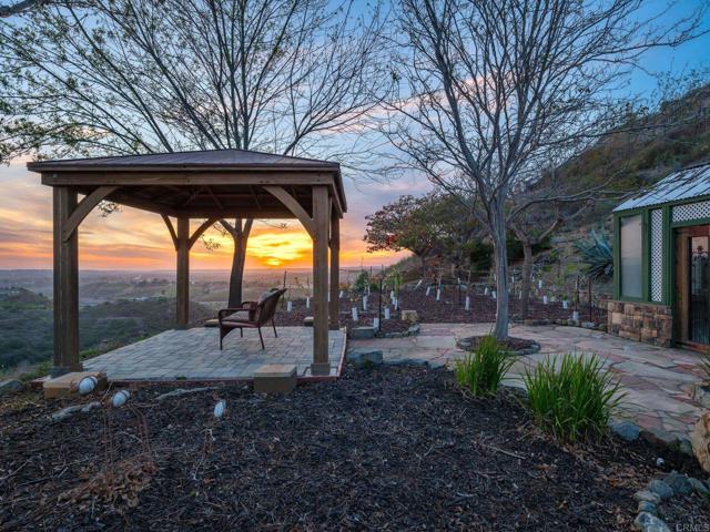 30419 Canyon Estates Road, Vista CA: https://media.crmls.org/mediaz/fa8cc162-e876-4e66-b938-0f48be223c61.jpg