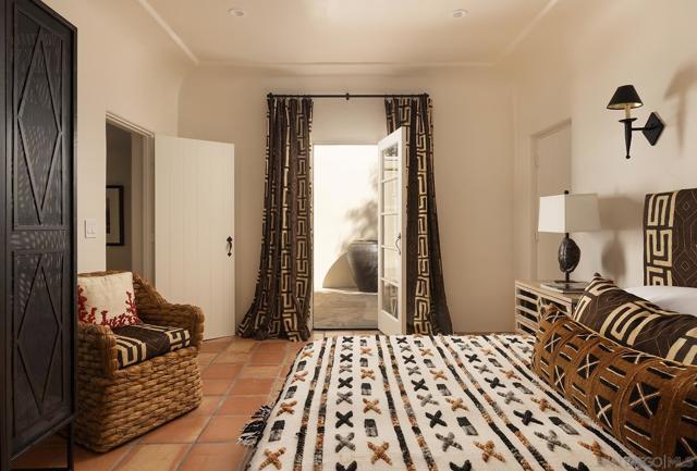 6977 Las Colinas, Rancho Santa Fe CA: https://media.crmls.org/mediaz/fa8ce316-e4c8-40ec-a93a-35970f78f1b4.jpg