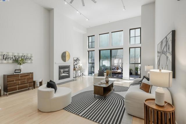 999 16Th St, San Francisco CA: https://media.crmls.org/mediaz/fa8cfef4-d013-46a4-90e7-96d82ee41c8d.jpg
