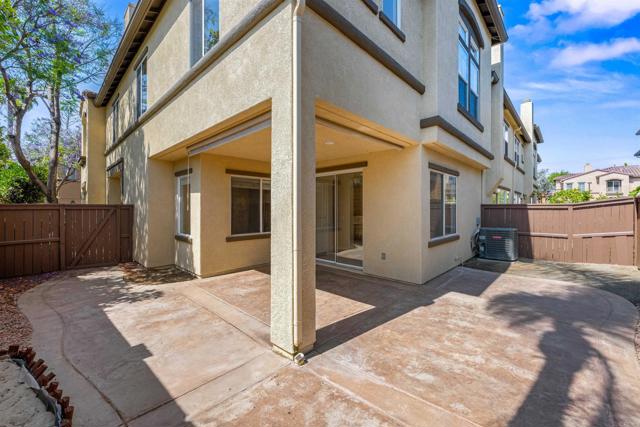Detail Gallery Image 14 of 39 For 638 Sumner Way #2,  Oceanside,  CA 92058 - 4 Beds | 2/1 Baths