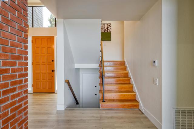 17 Ora Way, San Francisco CA: https://media.crmls.org/mediaz/fa8d0e7c-aeb7-4712-ae69-40018dcb7875.jpg