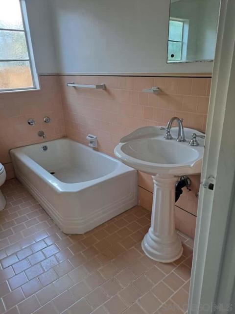 33 35 George St, San Jose CA: https://media.crmls.org/mediaz/fa8d32e9-5641-4142-9ebb-657cbd83d30d.jpg