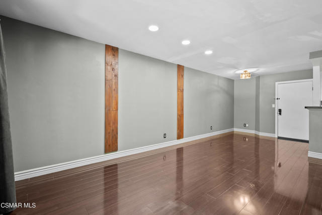 22100 Burbank Boulevard, Woodland Hills CA: https://media.crmls.org/mediaz/fa8d5fc3-d173-4093-b0bd-606935dc0e82.jpg