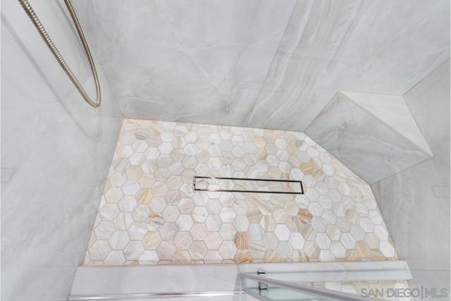 4007 Crown Point Drive, San Diego CA: https://media.crmls.org/mediaz/fa8d76da-ca8c-4178-9c30-6682750c33af.jpg