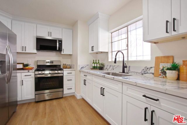 6337 10th Avenue, Los Angeles CA: https://media.crmls.org/mediaz/fa8e0a33-0e90-4e6e-9500-35091821615d.jpg