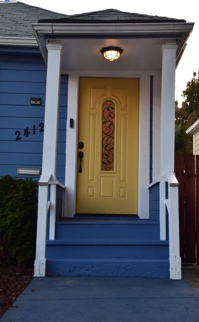 2412 8Th St, Berkeley CA: https://media.crmls.org/mediaz/fa8ea82d-bc27-45a4-aefc-86854f7e8f54.jpg