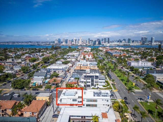 1014 5th St, Coronado CA: https://media.crmls.org/mediaz/fa8eb999-f244-465e-9a45-bc7108ddd3a5.jpg