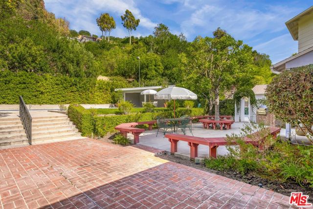 3734 Longridge Avenue, Sherman Oaks CA: https://media.crmls.org/mediaz/fa8ebc61-a306-4836-baee-1d4ffecd32b3.jpg