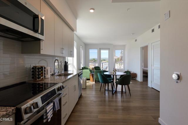 Detail Gallery Image 17 of 39 For 18900 Parthenia St #401,  Northridge,  CA 91324 - 1 Beds | 1 Baths