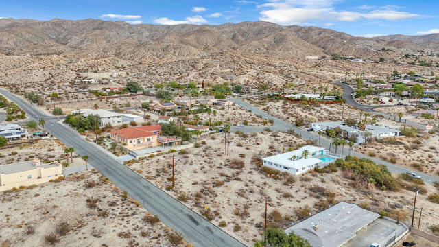 12622 Miracle Hill Road, Desert Hot Springs CA: https://media.crmls.org/mediaz/fa8f9d17-b954-42e4-a2bc-15a6e98ea701.jpg